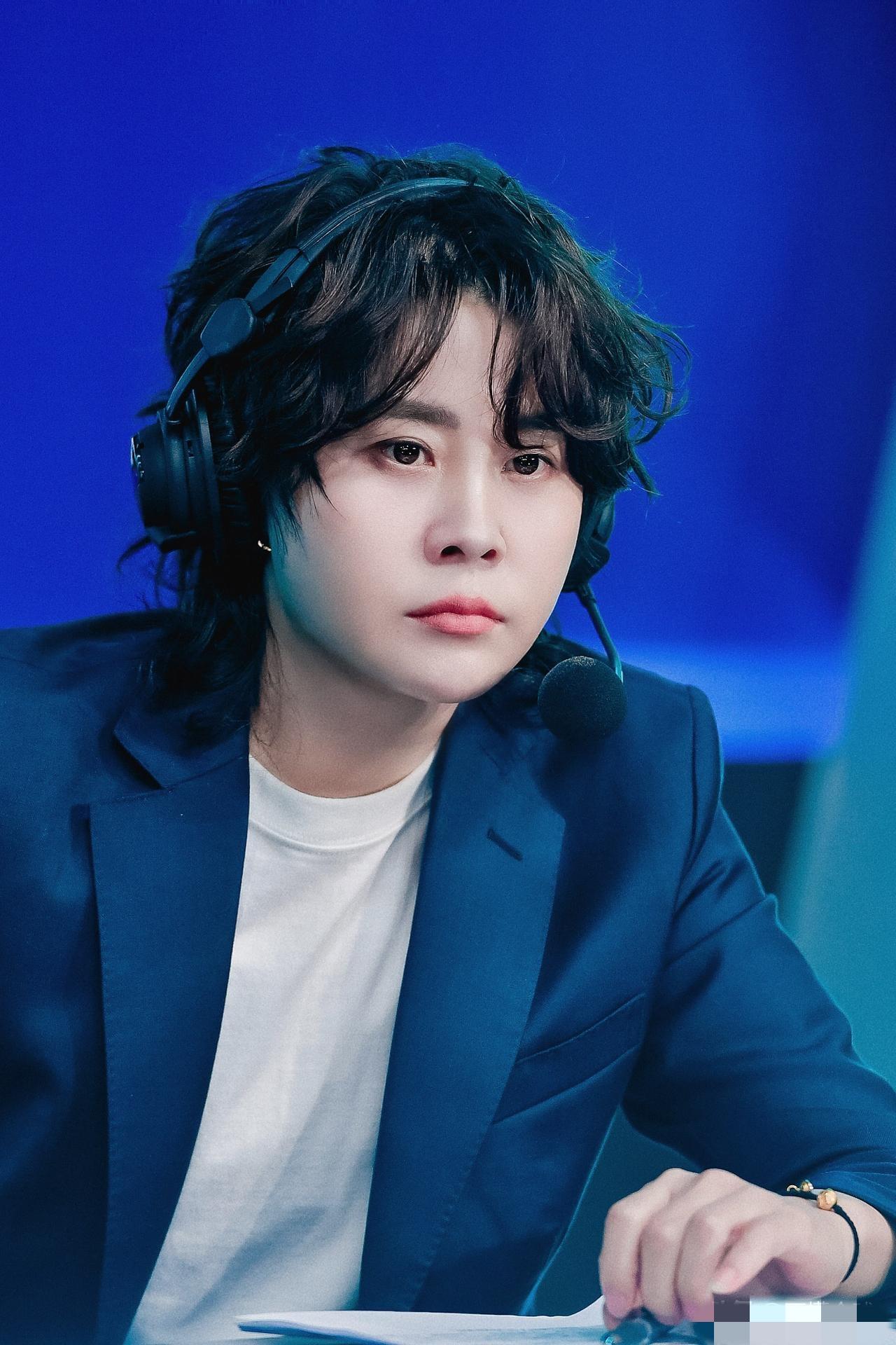 王濛这回是真急了。她看到短道速滑队只拿了一块银牌，直接批评教练组。她说林孝埈