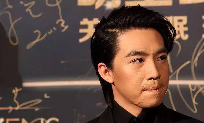 俞灏明说，当年我被大火烧伤后，圈内女友马上把我抛弃了，粉丝、圈内好友都知道这件事