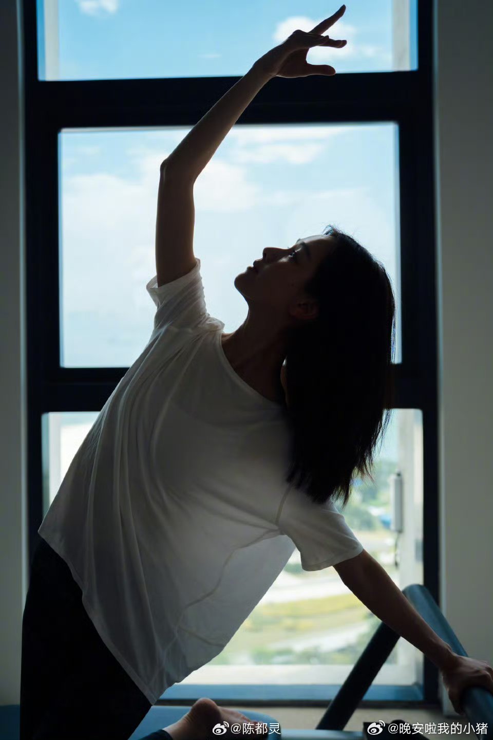 陈都灵这肩颈线条，自律嘟嘟🤩🤩​​​