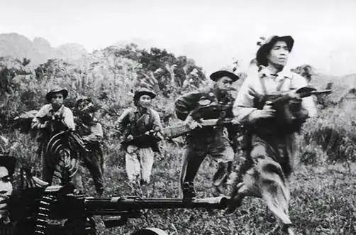 1980年黎笋屯兵180万欲进攻中国，邓颖超访问泰国，越南后院起火黎笋敢摆下1