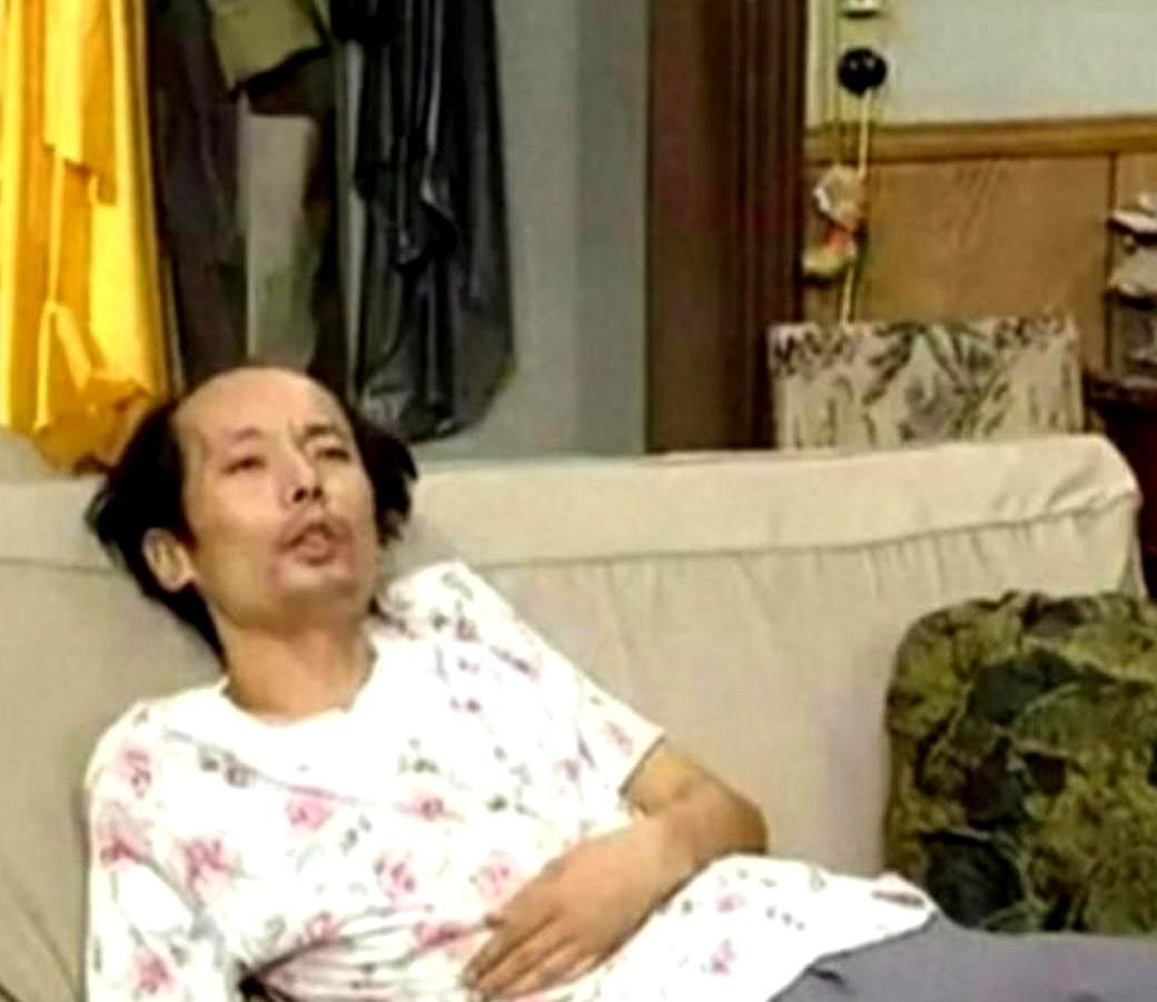 1995年，葛优拍戏赚了350万，把钱全部交给了妻子贺聪。贺聪拿着这笔在当年堪