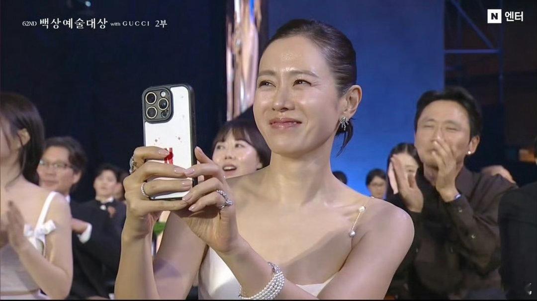 玄彬感谢孙艺珍和儿子玄彬感谢孙艺珍和儿子，孙艺珍全程录像