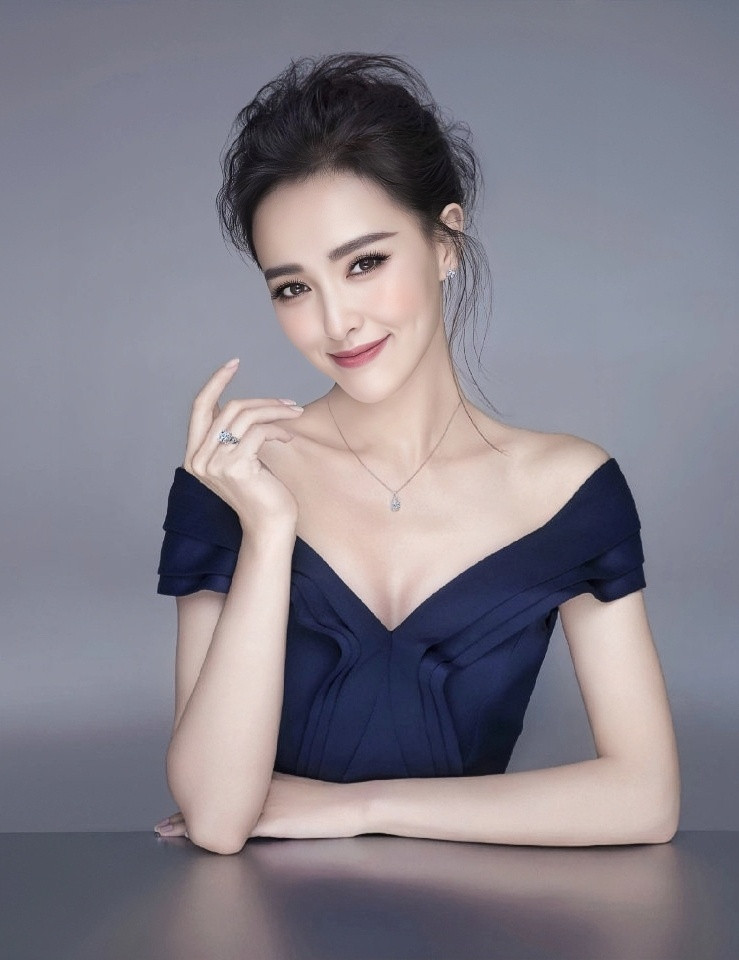 唐嫣唐嫣我要在这里发一波唐嫣露额头图​​​