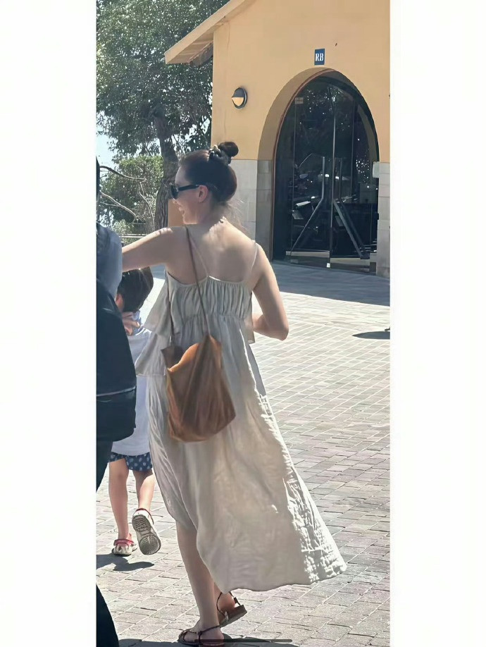 为什么高圆圆穿个麻布一样的吊带竟然毫不违和，反而有种高级感？