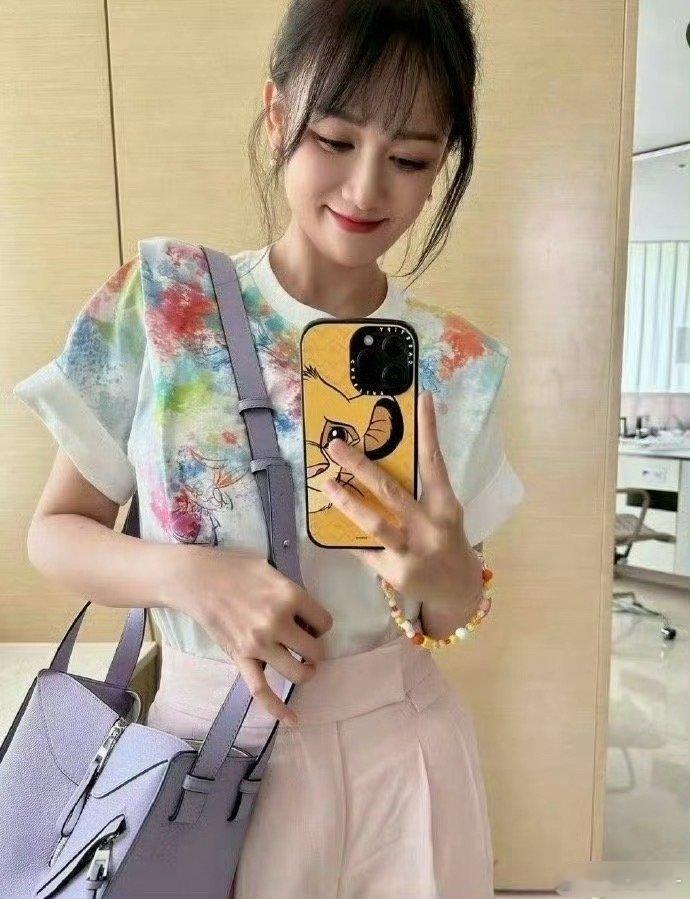 “不得不承认，陈乔恩的婚姻质量非常高，每次出现在公众面前都仿佛比上一次年轻十岁。