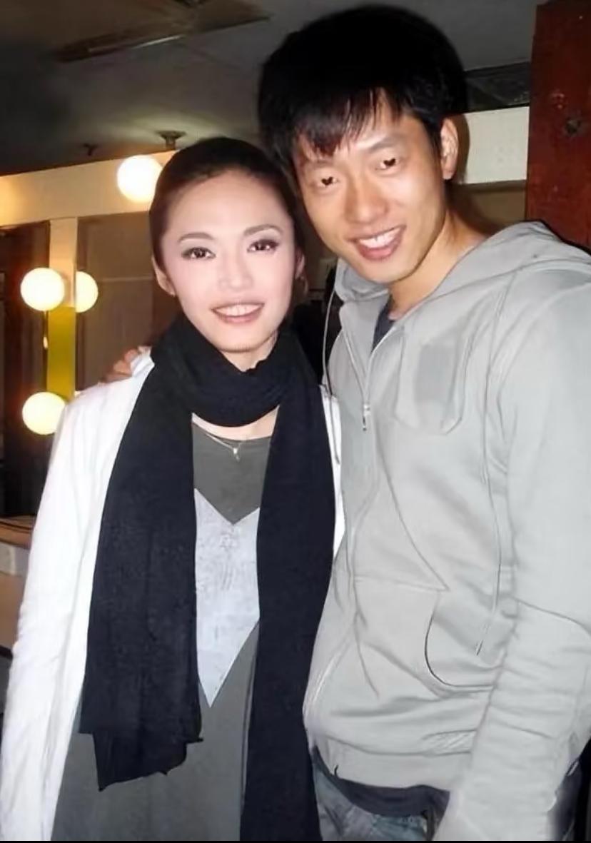 前妻二婚离婚，凌潇肃却莫名上热搜了，这剧情可真够抓马的啊想当年他和唐一菲结婚，