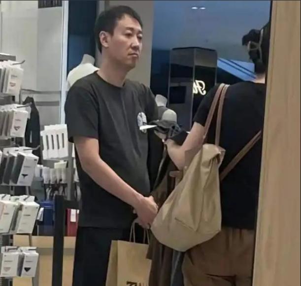 辛柏青朱媛媛夫妇在公众场合最后露面照曝光，当时通过表情就能看出一些端倪，当时不理