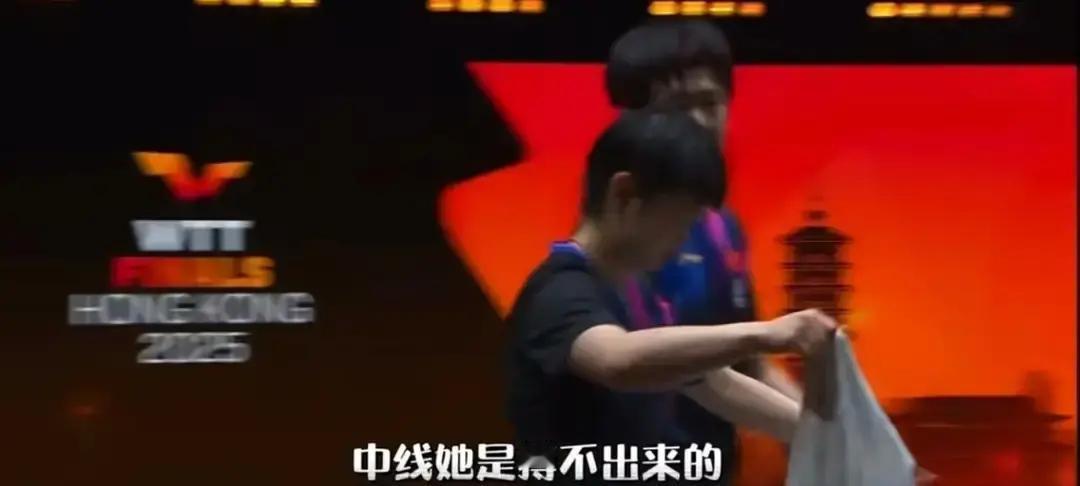 谁在有录音的场合喊同事“嘟嘟”啊？这也太不注意分寸了。大头跟莎莎商量战术，