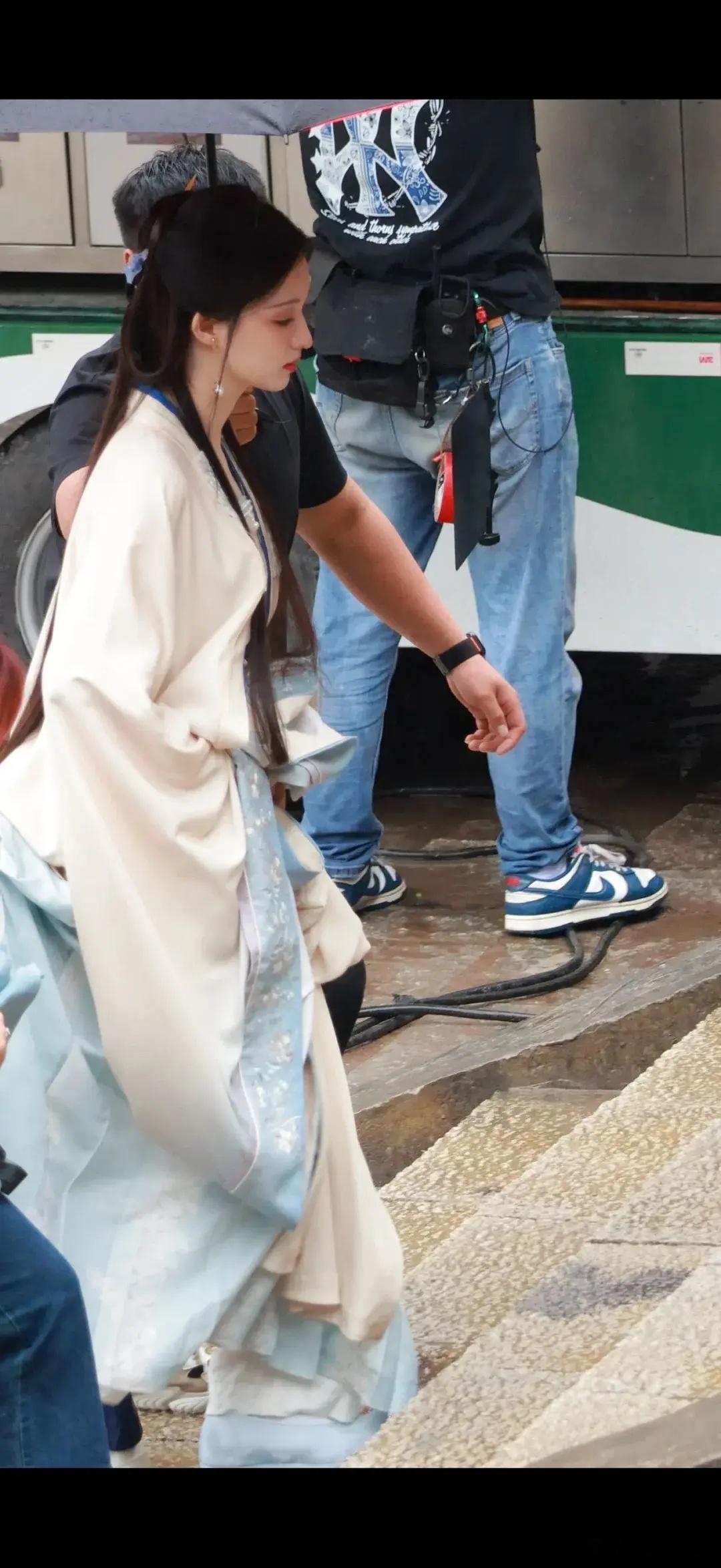 王楚然这剧是不是还挺值的起码能当礼物剧妆造多且漂亮