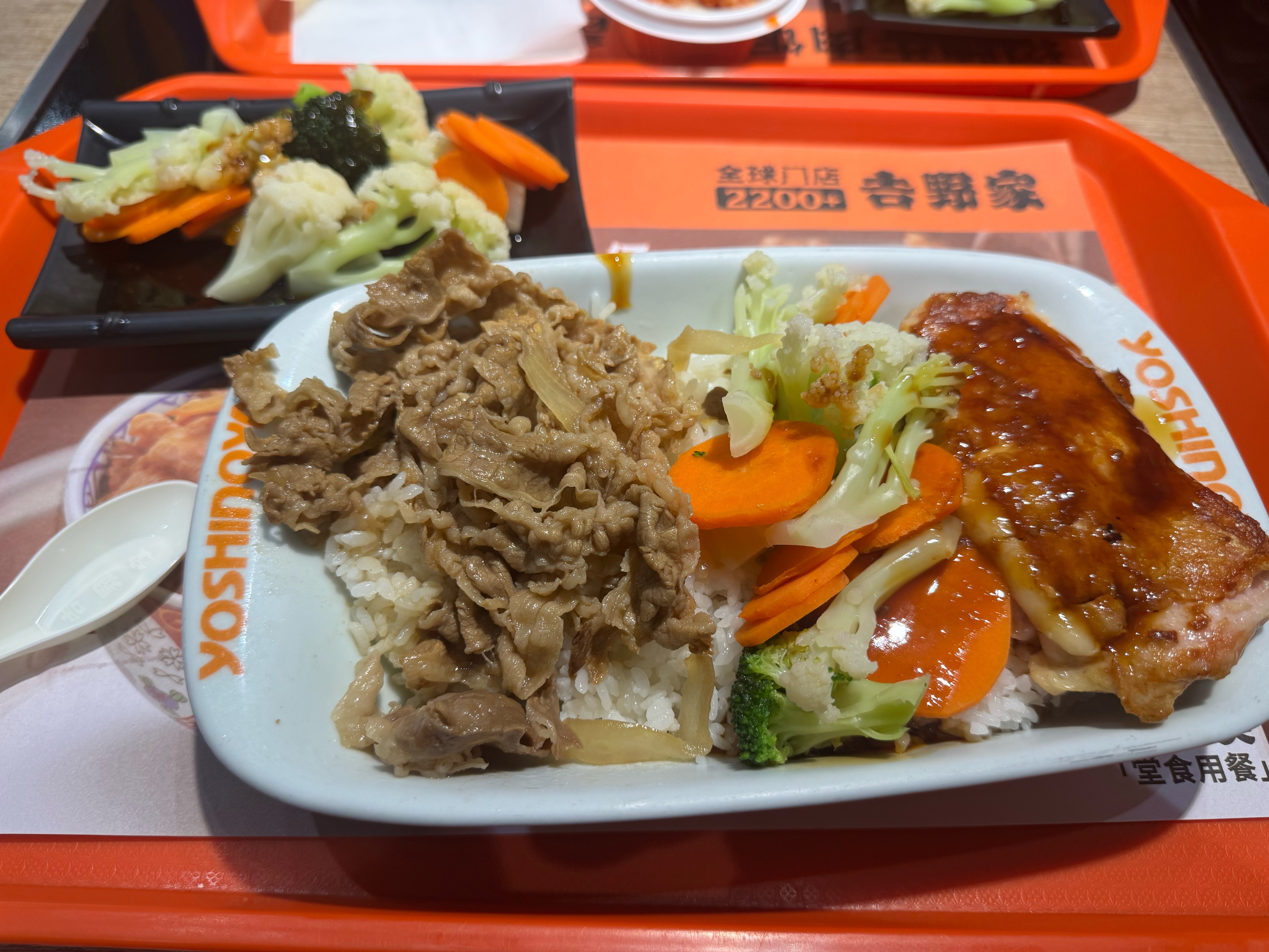 一直到现在没吃饭，饿懵了。工作餐主打一个快、饱。