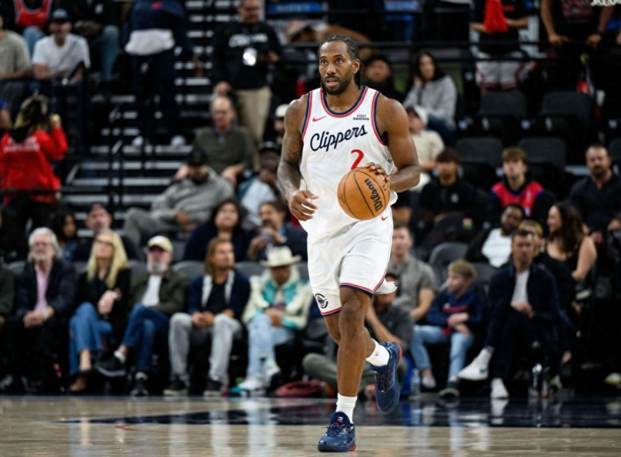 明天的比赛有点意思明天开拓者马刺那场先打，马刺和雷霆还差三场，马刺肯定全力争