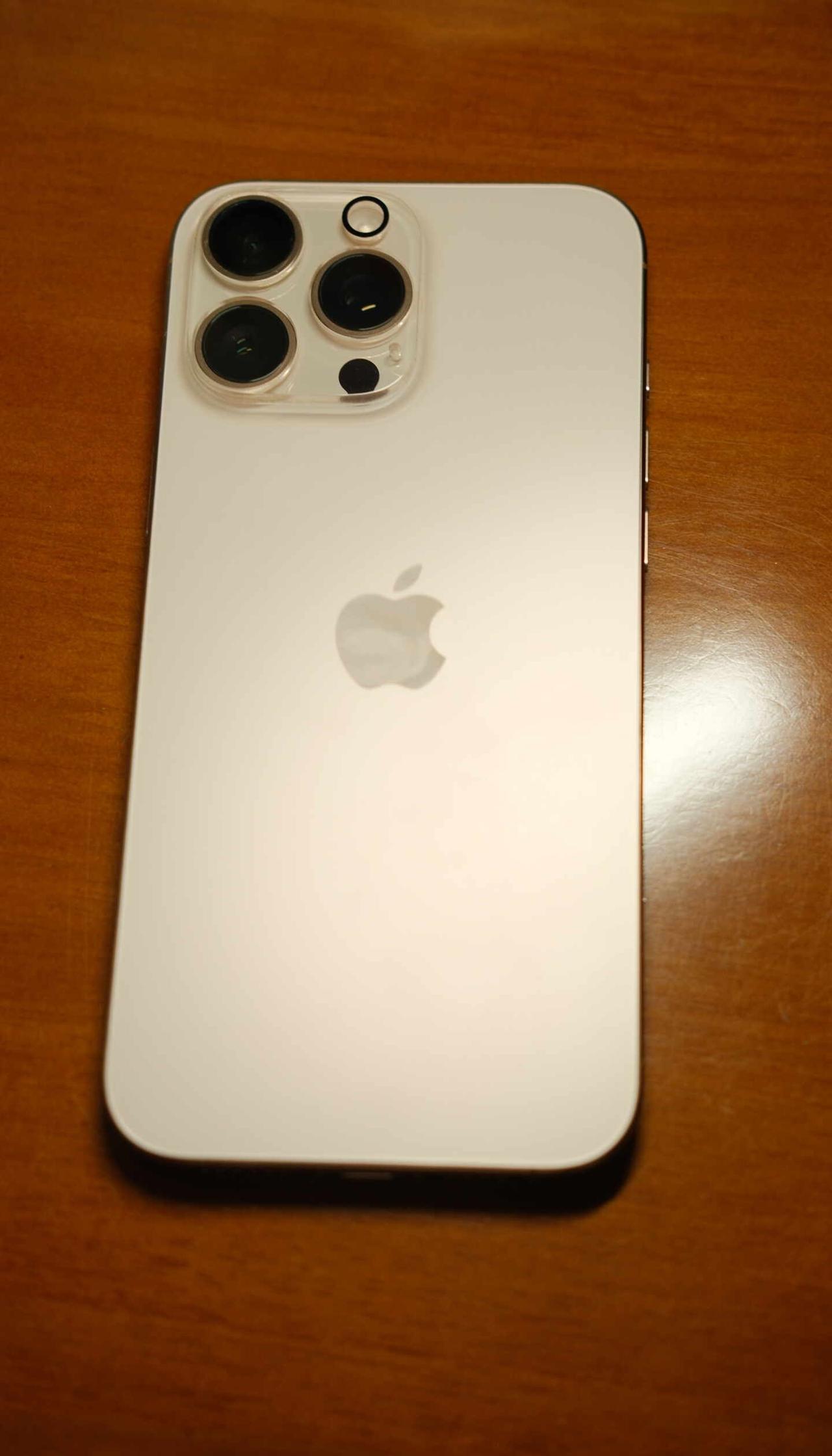 出女生自用iPhone16promax沙漠金256G，没磕碰也没划痕，国行正