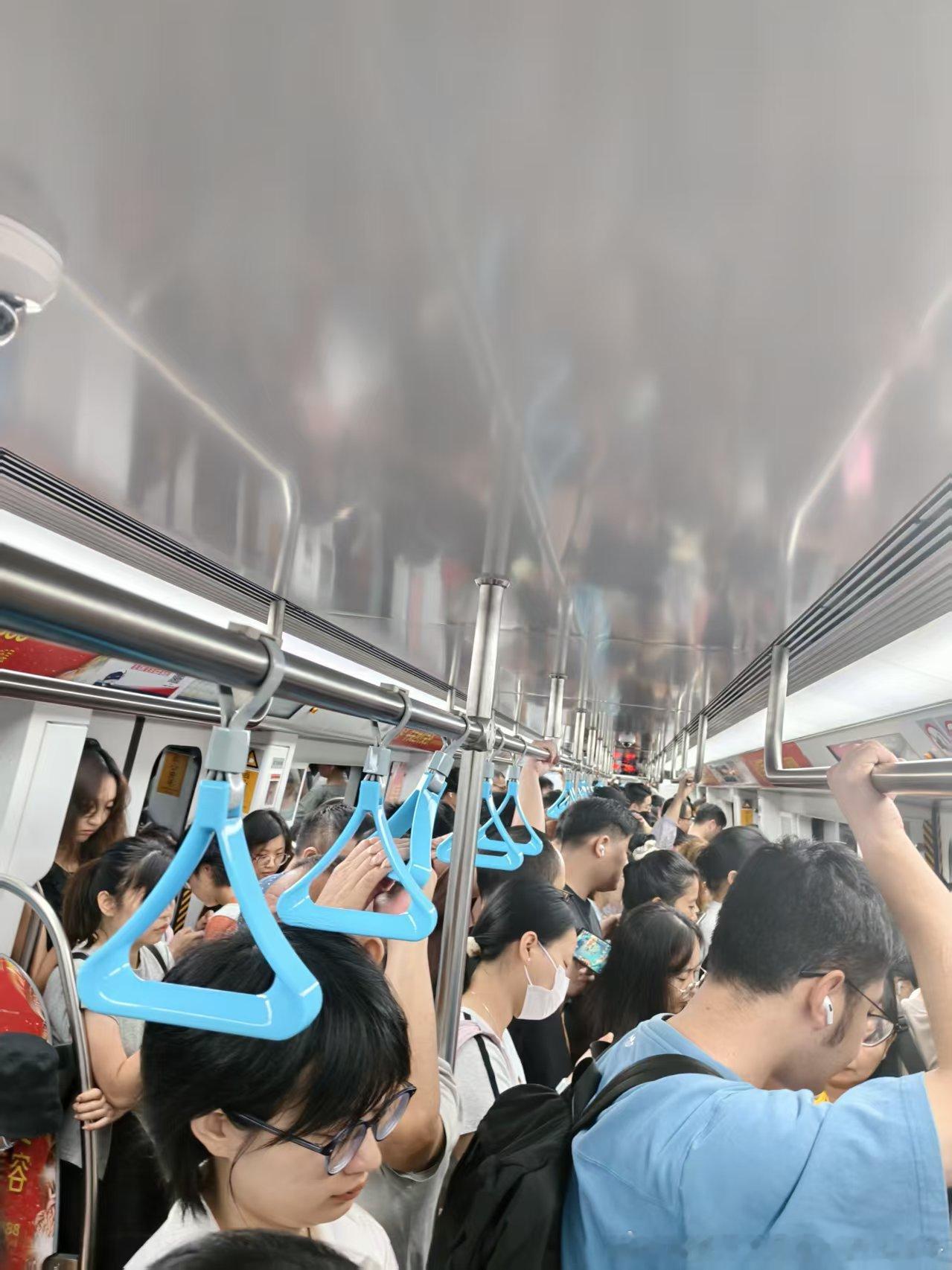 厦门地铁网友投稿，2026-9-28（周一），8:20，厦门地铁3号线进岛方向国