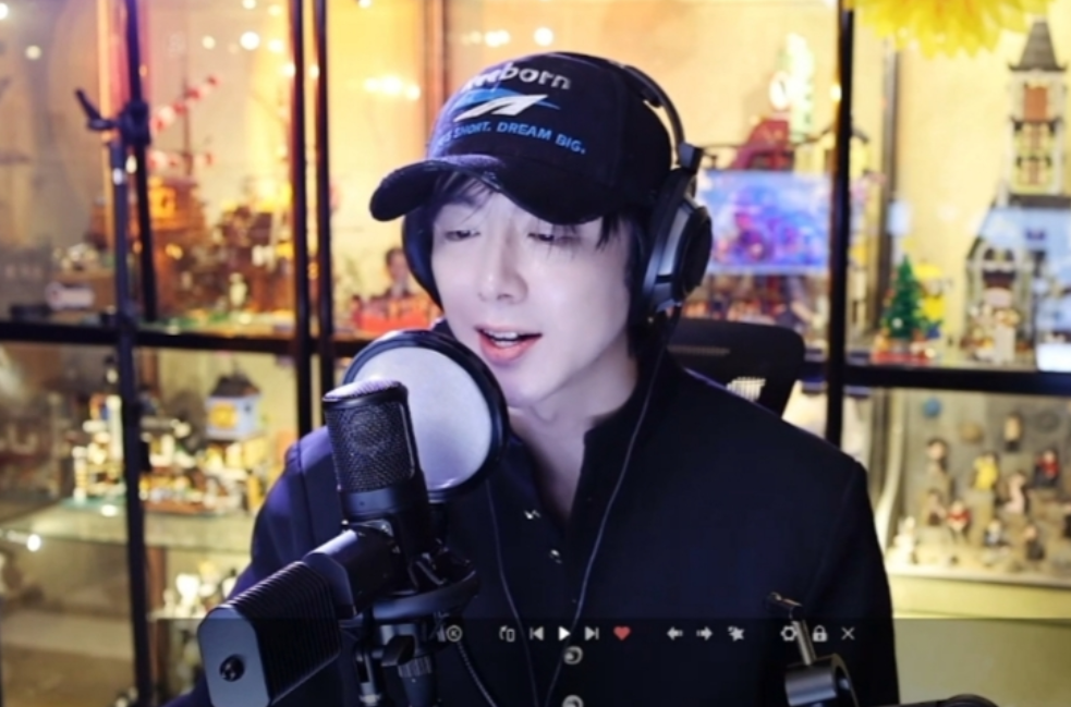刘宇宁昨晚关播的那一刻，惆怅涌了上来。他大概在晚上八点多开播，一直坚持到十一