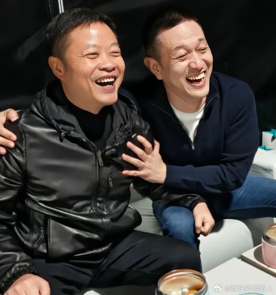 留给小鹏的时间好像真不多了。小鹏之前说过，等换电站铺到5000座，才会考虑加入换电。现在蔚来手上已经