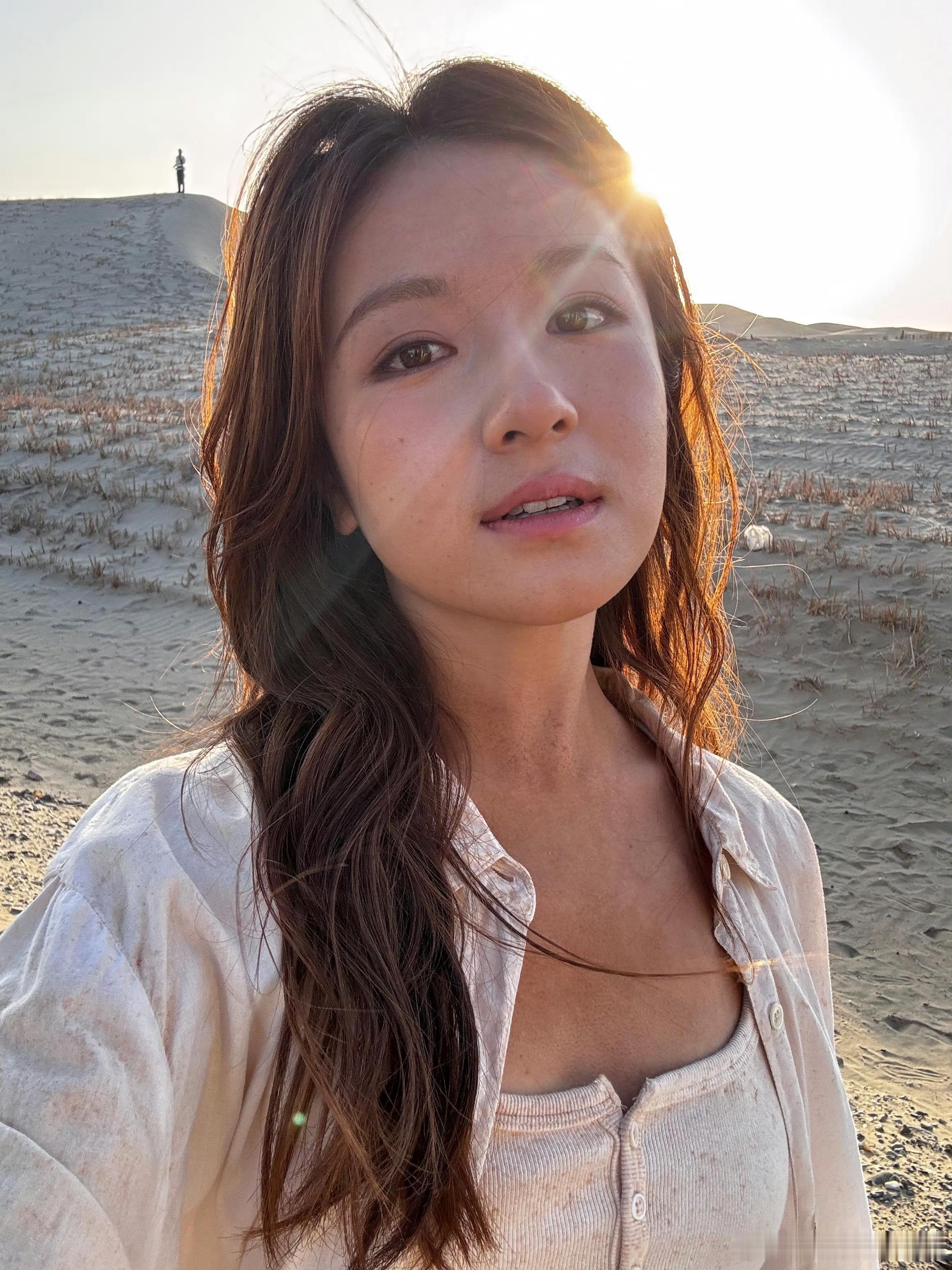 李兰迪西部牛仔风格九宫格卧槽这也太帅了，我好喜欢c位哪一张谁懂我！​​