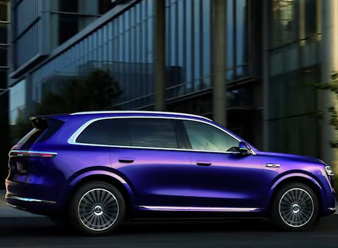 问界M7官宣夜紫新色终于等到夜紫色了！夜紫色真的是太美了，日常通勤、周末出游都合