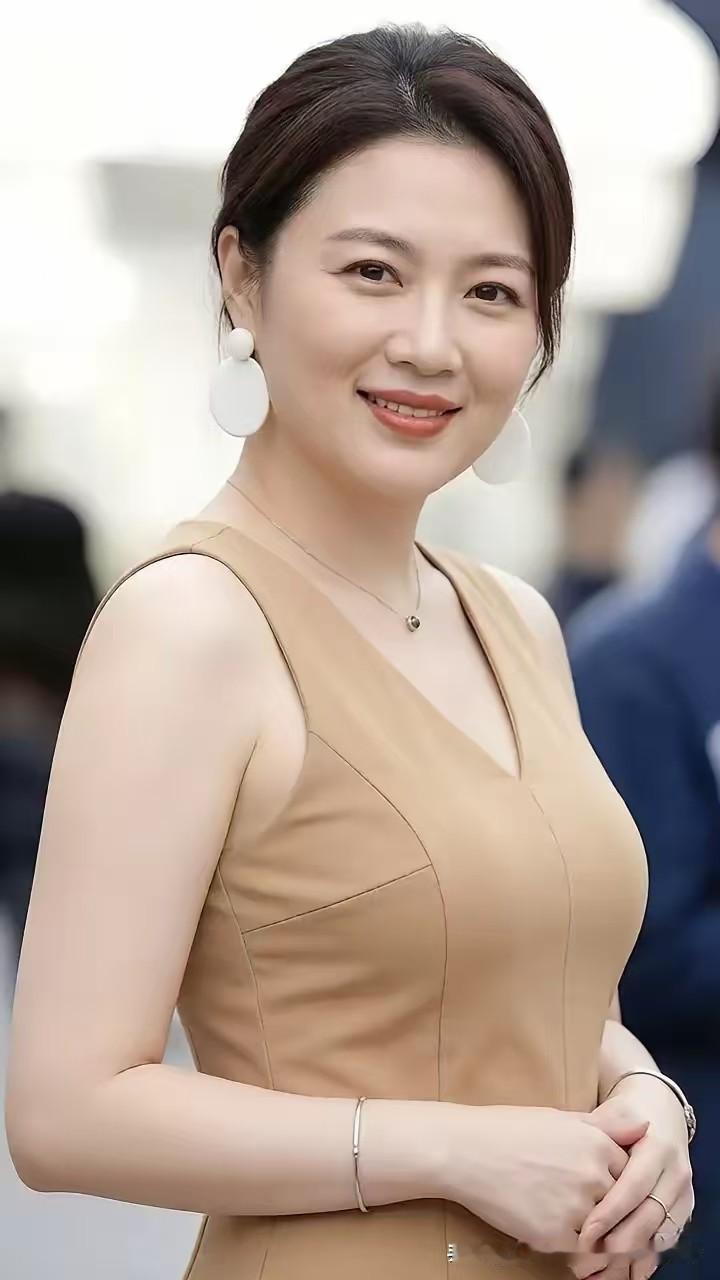 我认为不是钱能饱腹，却买不来人间万般温柔我始终觉得，钱从来都不是万能的