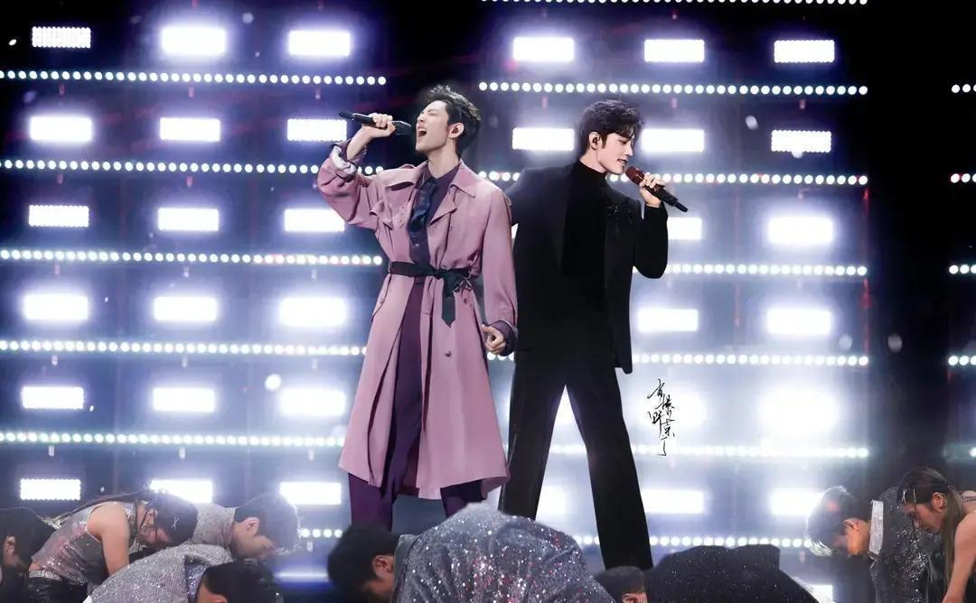 番茄台跨晚导播凌晨发博，直接把肖战夸成“天选舞台人”他说彩排时肖战主动问走位是否