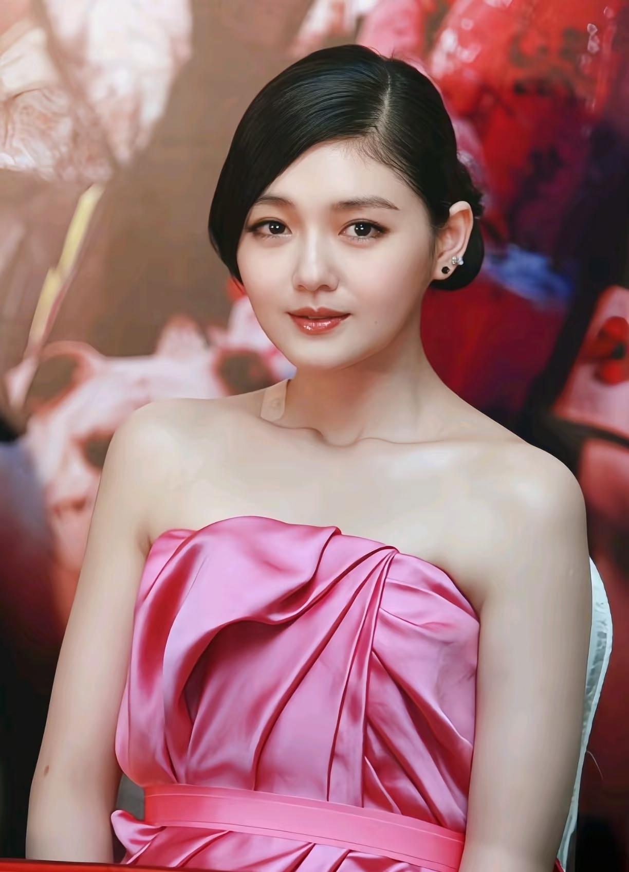 感觉她离婚后就没那么爱孩子了，大s明明是很爱美、很爱精致的人，给小s女儿买奢