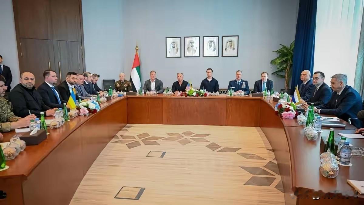 俄乌美首次三方坐一起，就俄乌停战事宜谈判，真没想到这位乌克兰的硬汉，俄乌战争三年