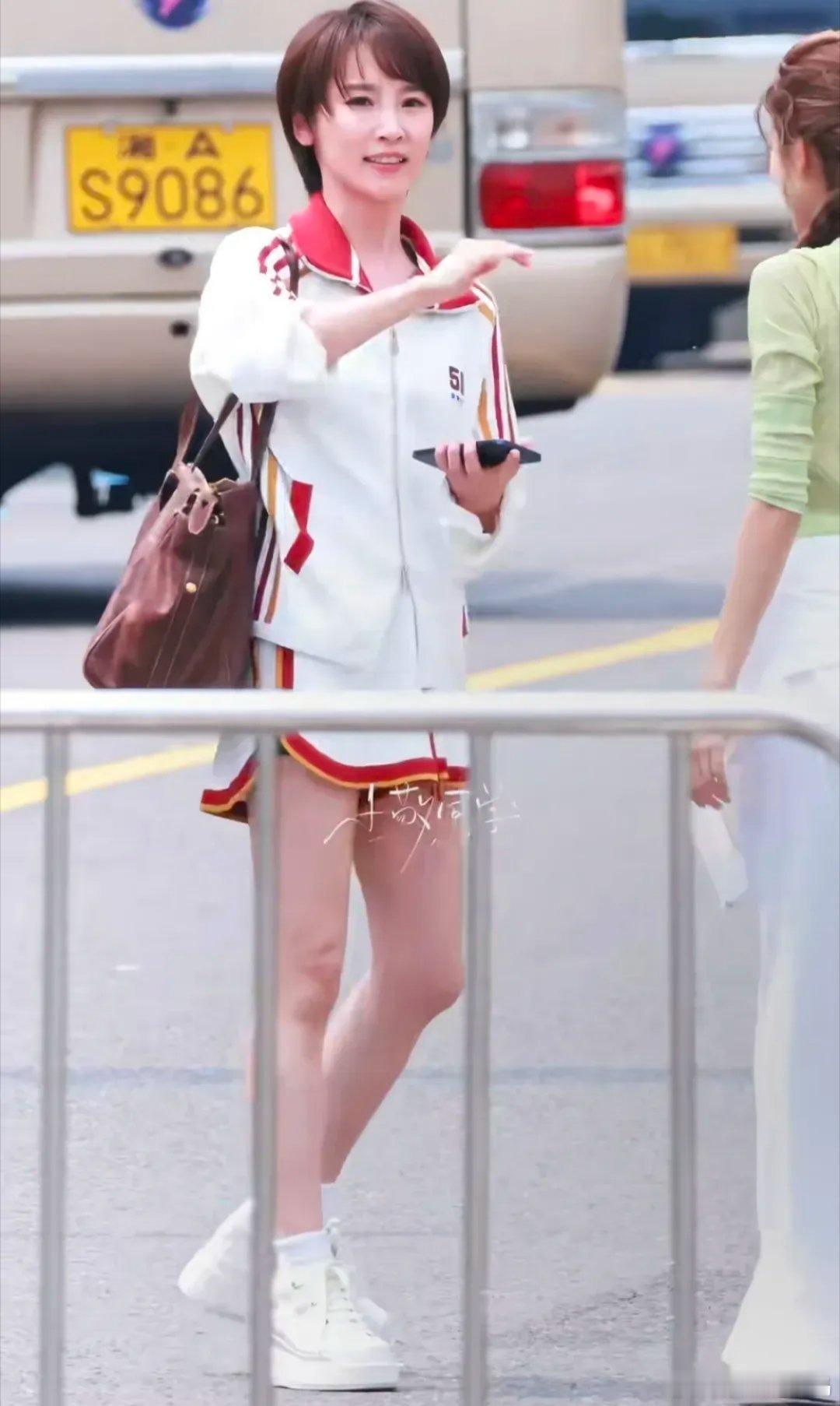 吴京这福气谁不羡慕啊！谢楠平时看着低调，一上《浪姐》直接美出圈～和陈凯琳同框，白