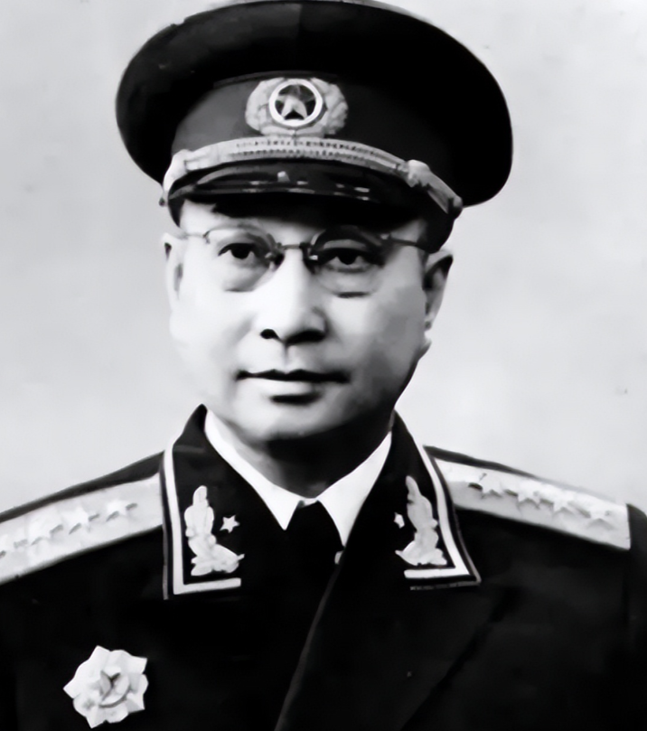 1955年将帅大授衔时，毛主席曾笑呵呵的对陈赓大将说道：“怎么样，跟我干比跟蒋介