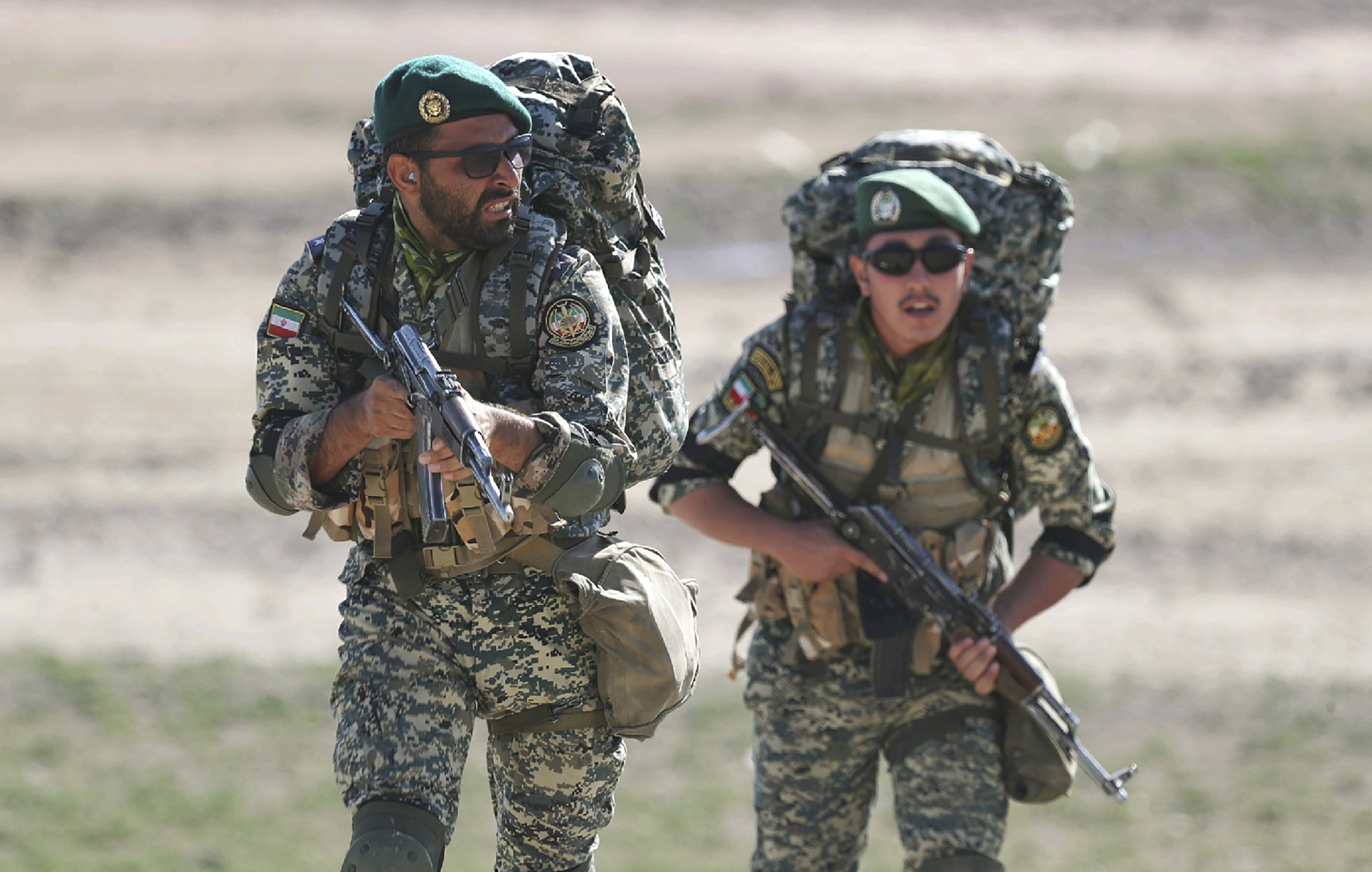 新华社照片,2021年10月2日 这张10月1日发布的照片显示,伊朗士兵在