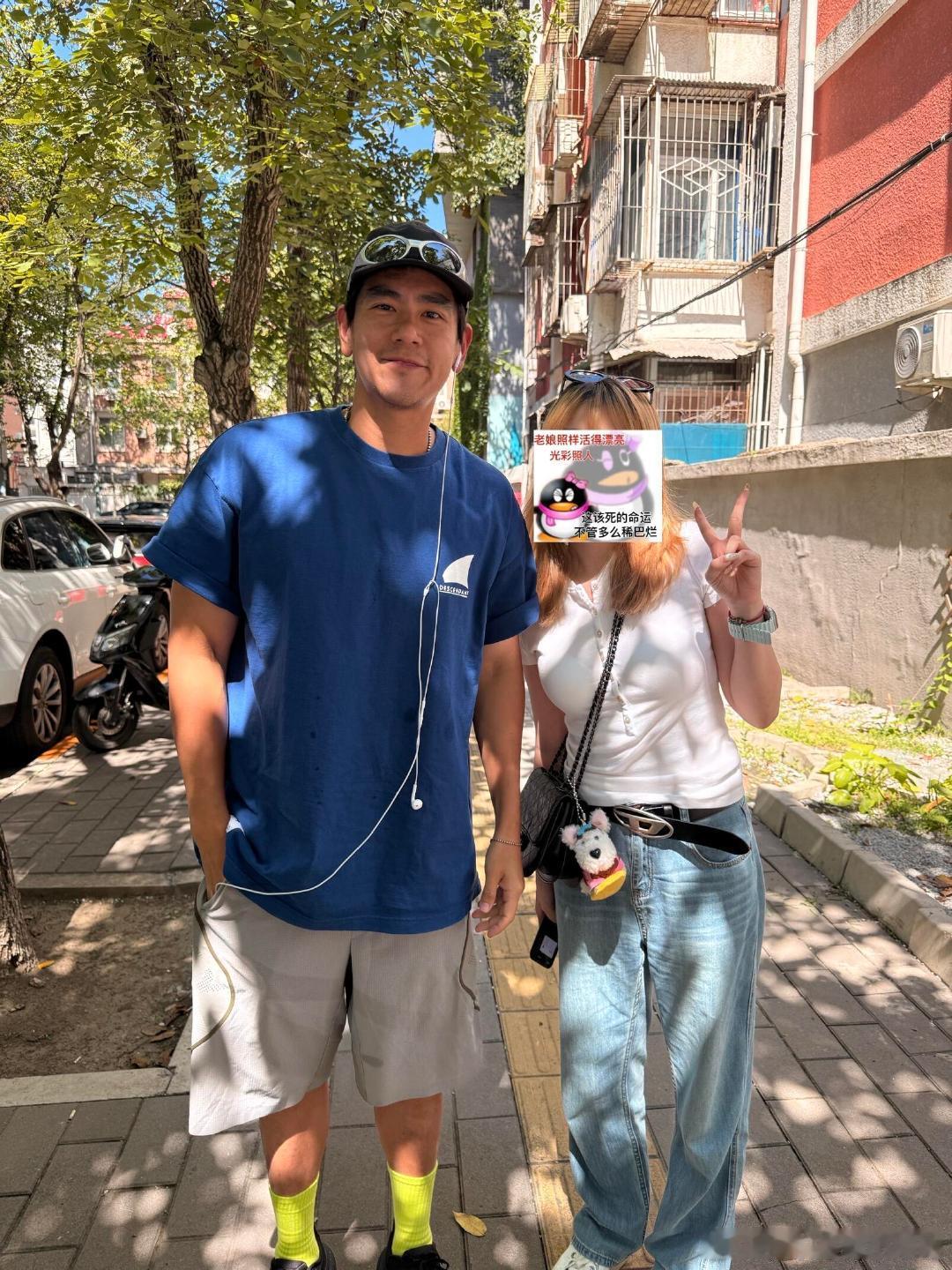 北京偶遇彭于晏网友在北京偶遇彭于晏，素颜也是超级帅的。网友和彭于晏合照​​​