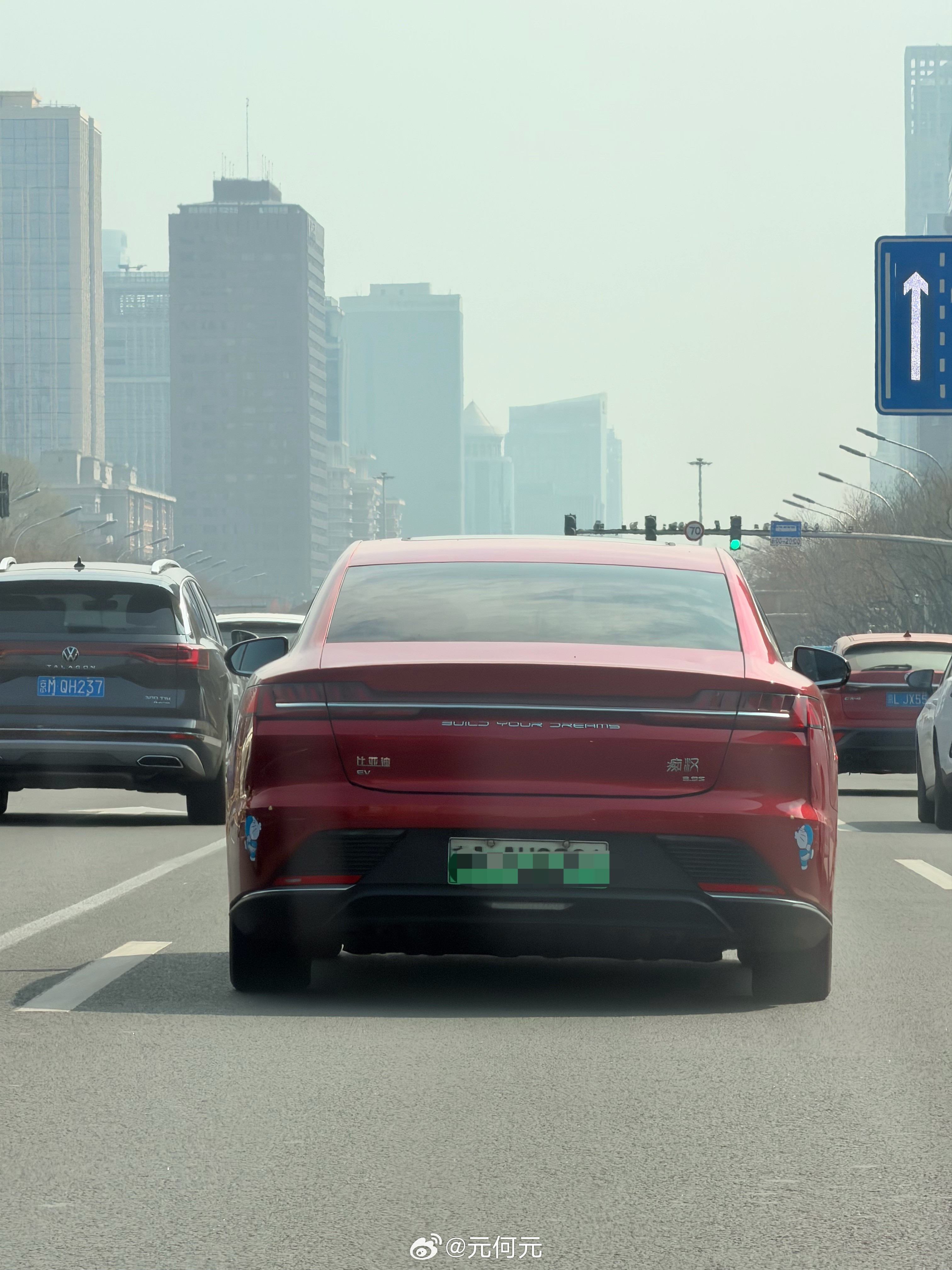 找亮点……这大哥真敢贴啊