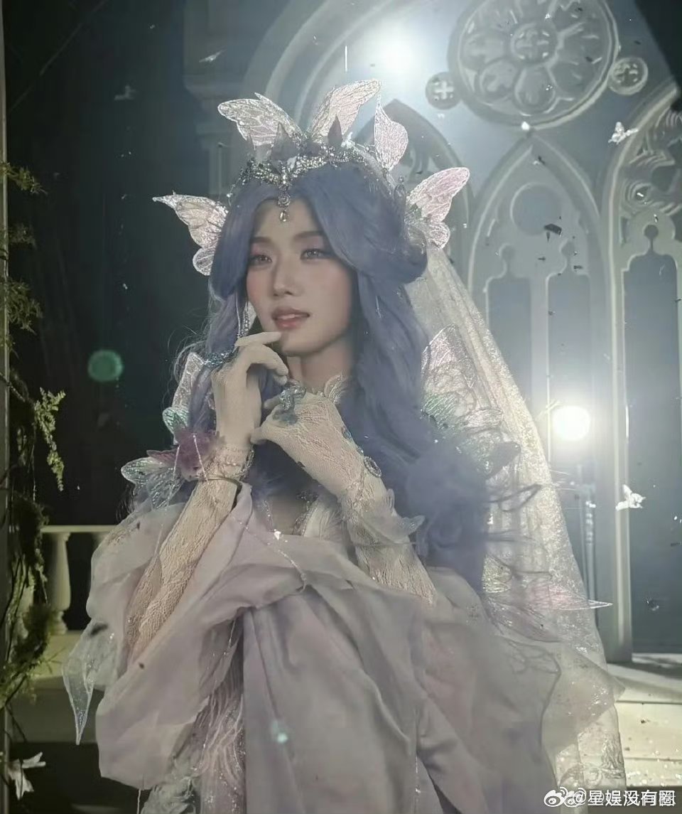 差点没认出来这是卢昱晓。。。