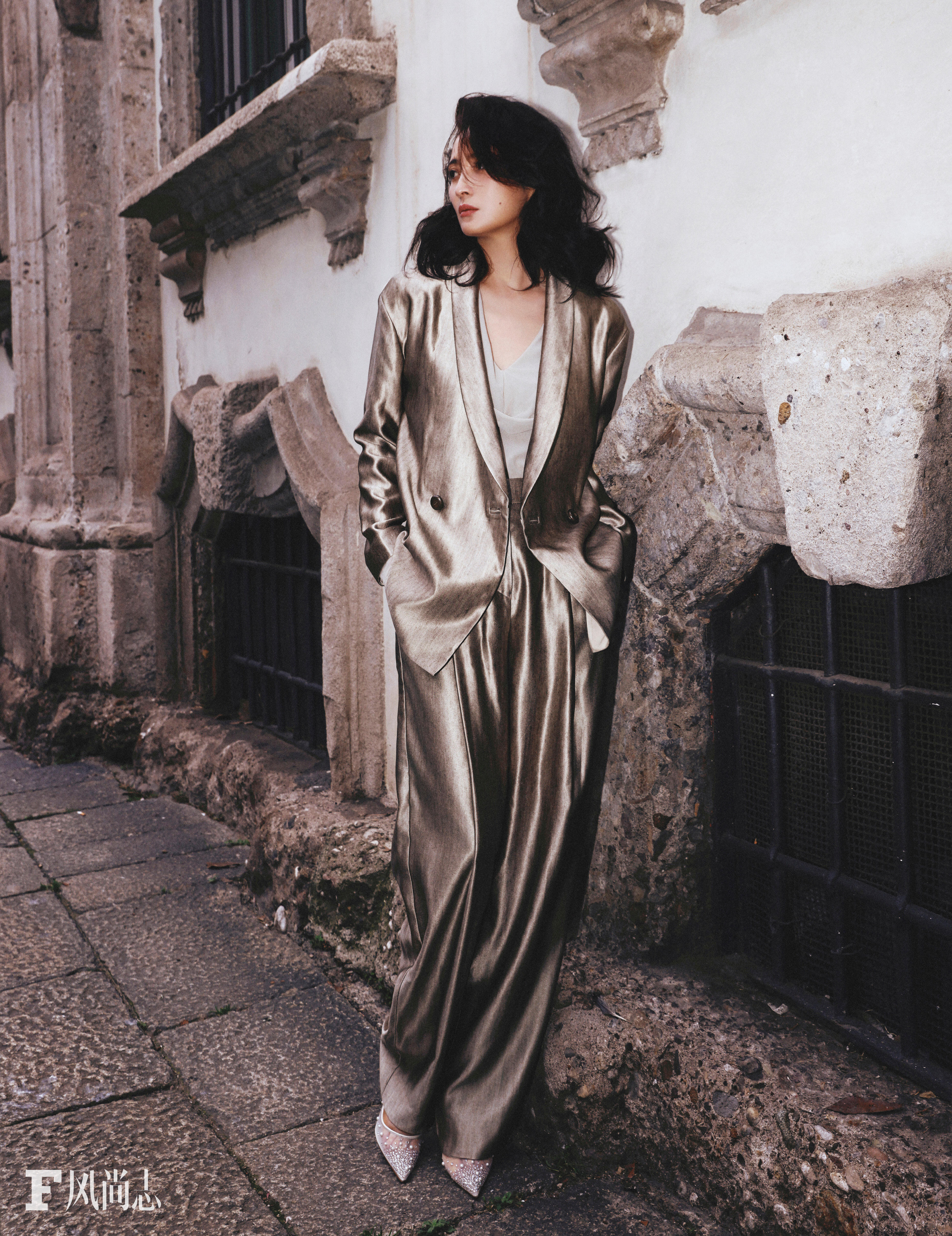 蒋勤勤×F风尚志、时装周这组时尚大片好鲨我，蓝色衬衣搭配黑西服好有故事感，