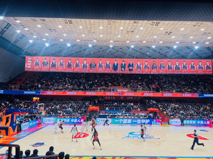 媒体人: 陶汉林和陈林坚关键时候一内一外都不手软