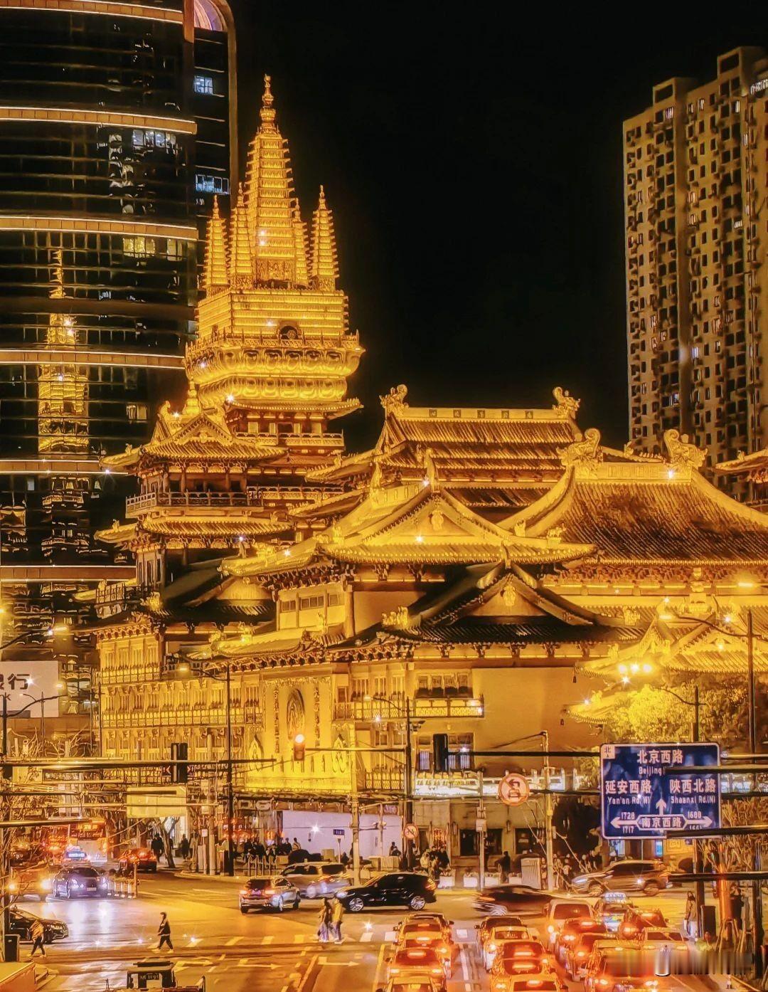 “乱世不见佛，盛世不见道”“三清只需塑泥身，佛祖却要镀金身”“乱世菩萨不问世