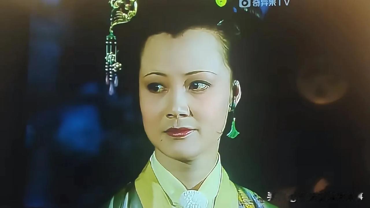 看尤氏在《红楼梦》里演的那出“阶级生存之道”，才懂啥叫无声胜有声——一分多钟的戏