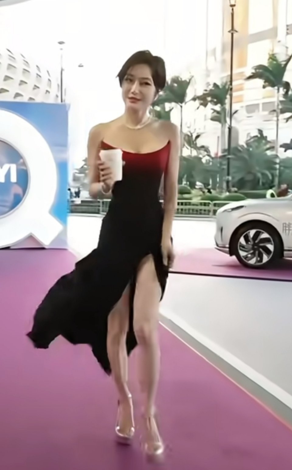 秦岚VS乔欣，谁更适合渐变礼服