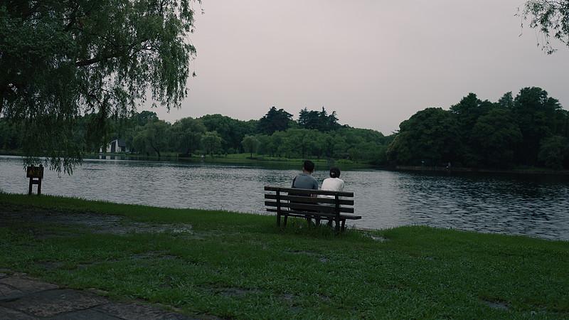 好男人不是没有诱惑。而是面对诱惑时能够守住本心。守住道德防线。喜欢仰慕异性，