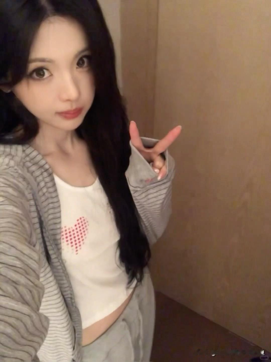 杨超越分享图片