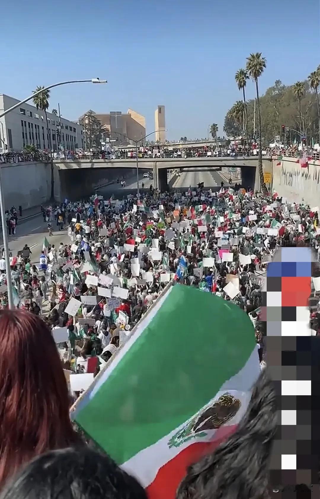 现在加州已经这个样子了从骚乱开始到现在，已经开始演变成了对抗。开始还是民众的
