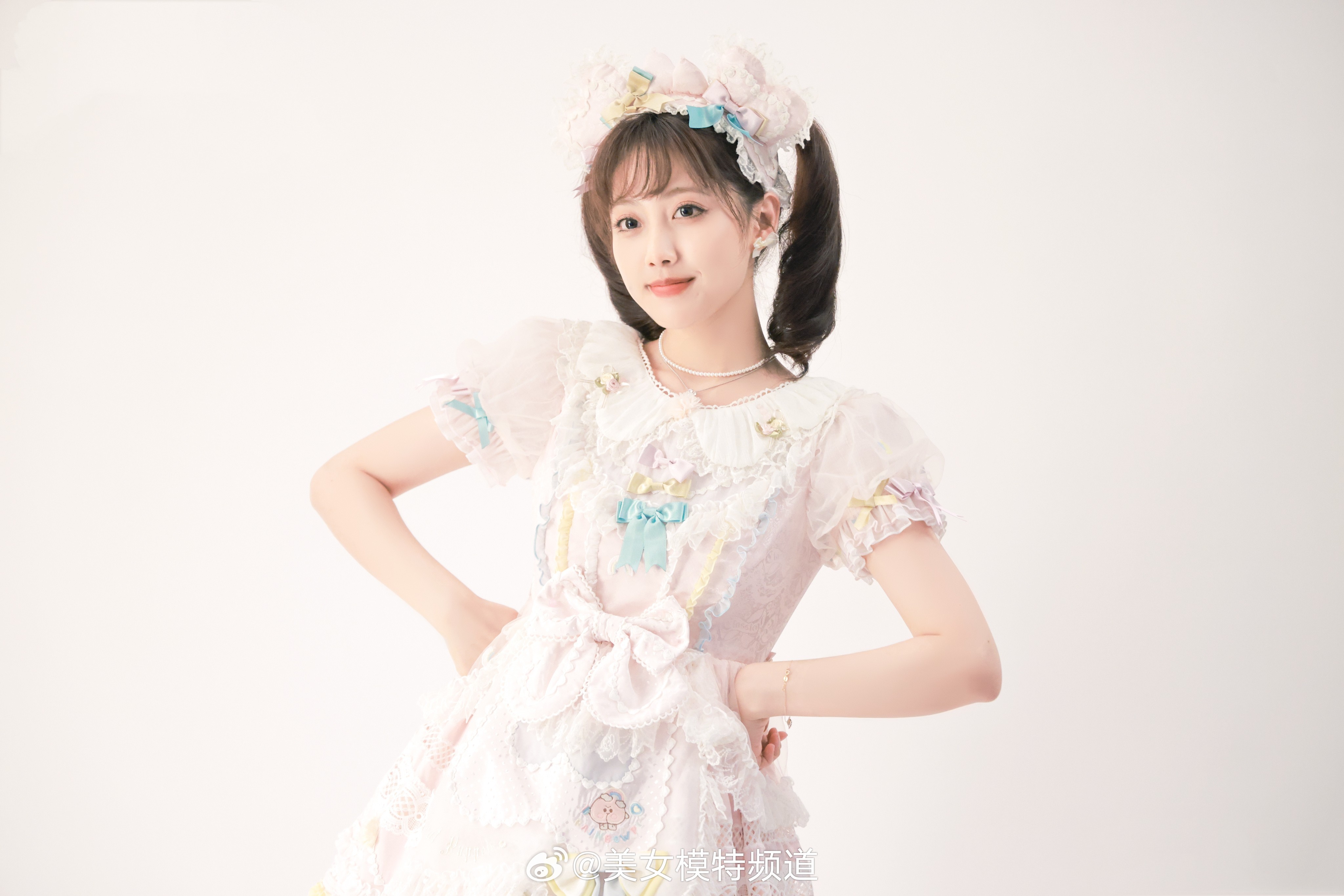 李艺彤油画感写真大片​​​