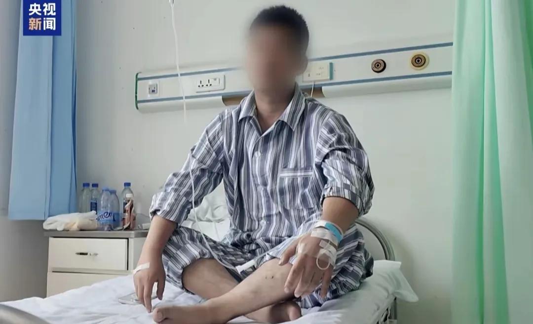 真相来了，原来坠落在半空中的老师是在千钧一发之际抓住了浮选机的边缘。到底是怎么抓