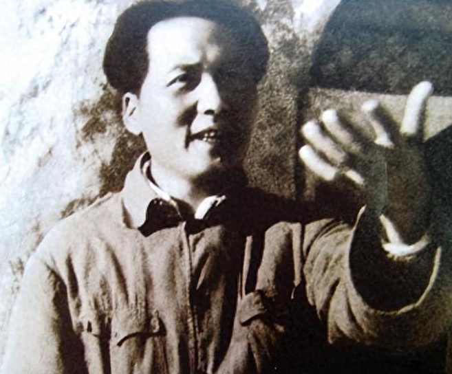 1942年，延安缺少物资，陷入困境，毛主席不禁感慨：“延安困难极了。”就在这时，