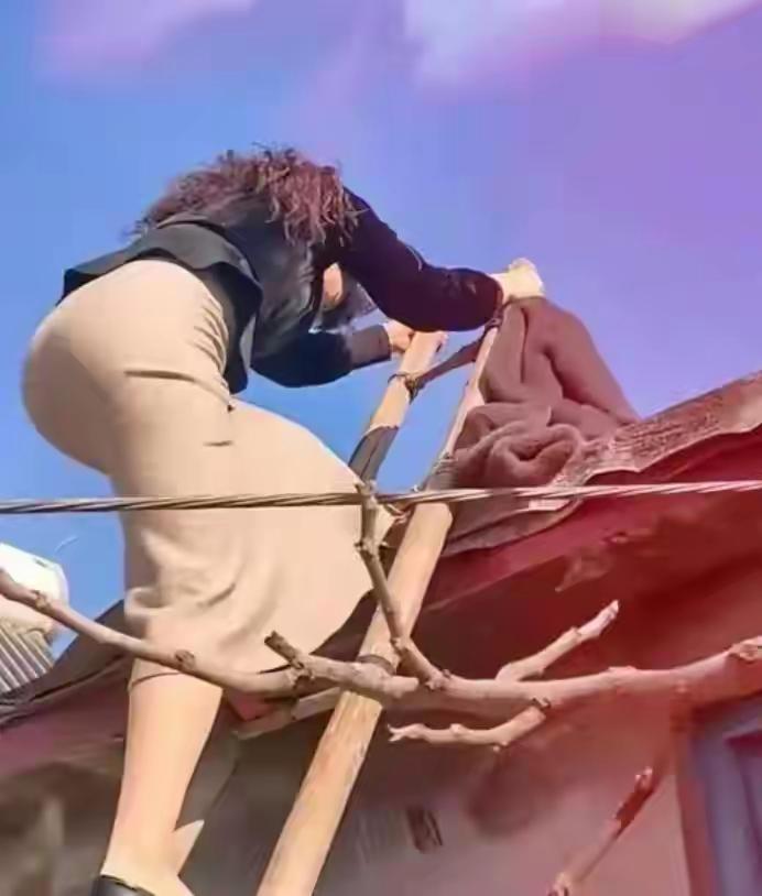 武汉惊现“双面娇妻”悲剧：丈夫非洲啃冷馍扛钢筋，她国内挥金养两男终沦落垃圾桶旁捡