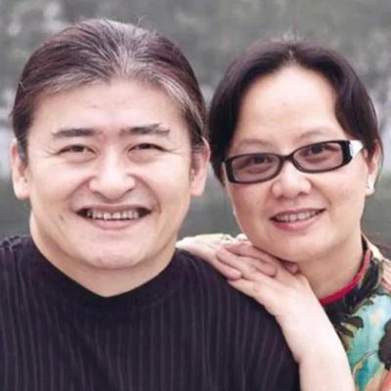 著名歌手刘欢的父母其实都不是高寿之人，他还有一个非常有才的弟弟！短短一年内痛失