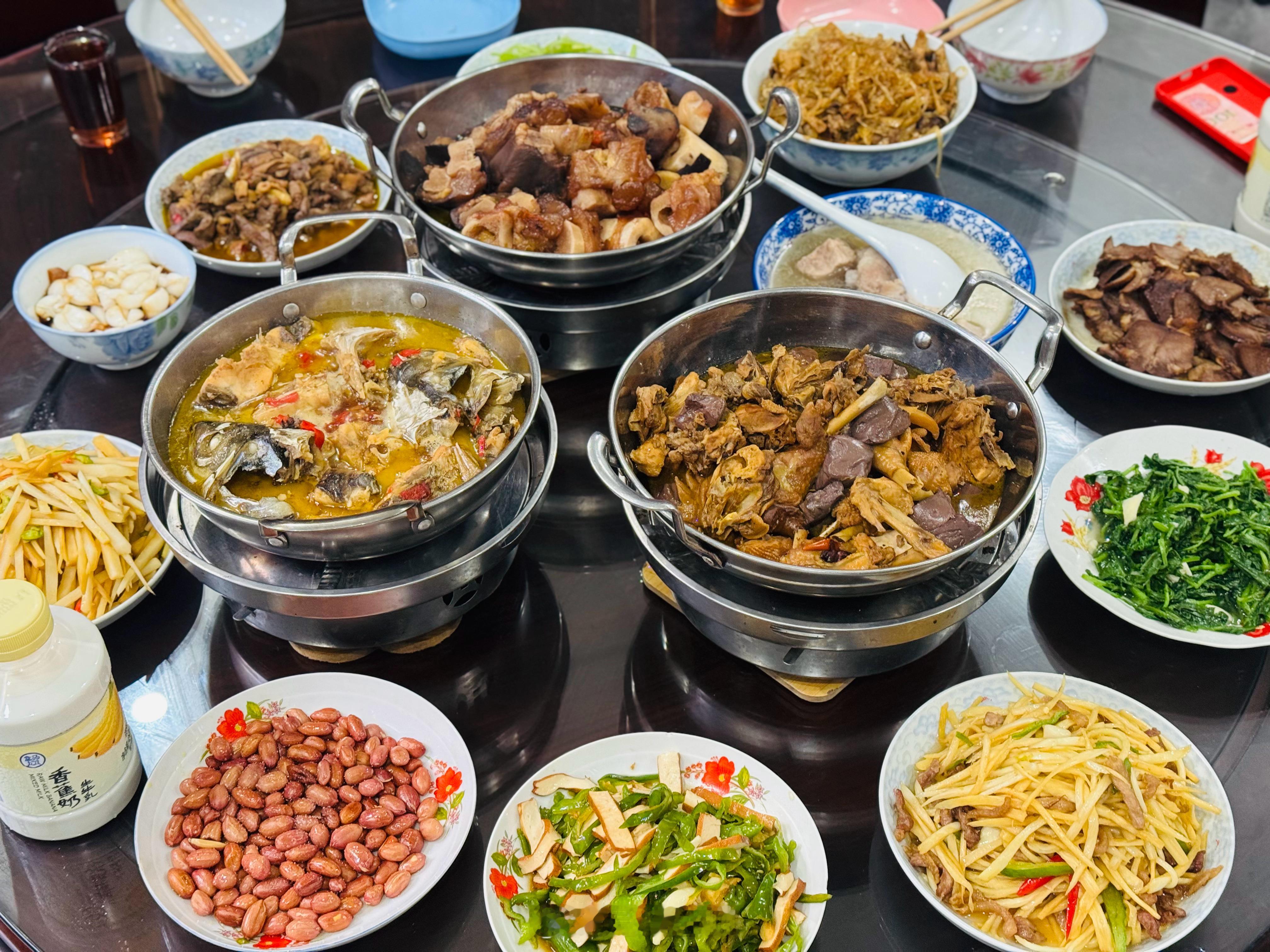 中秋快乐啊！我是不是最早吃饭的[doge]​​​