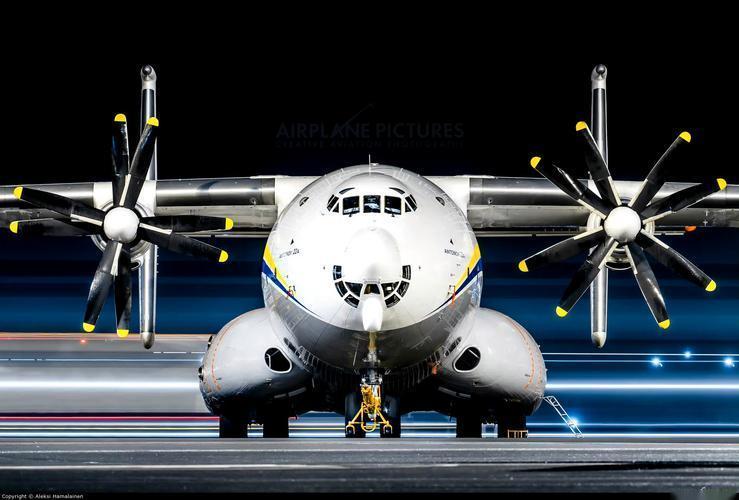 飞行巨兽终陨落！俄罗斯最后一架安-22坠毁，一个时代彻底落幕一声巨响，传奇