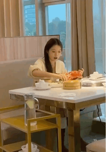 创新烤鸭吃法不脏手