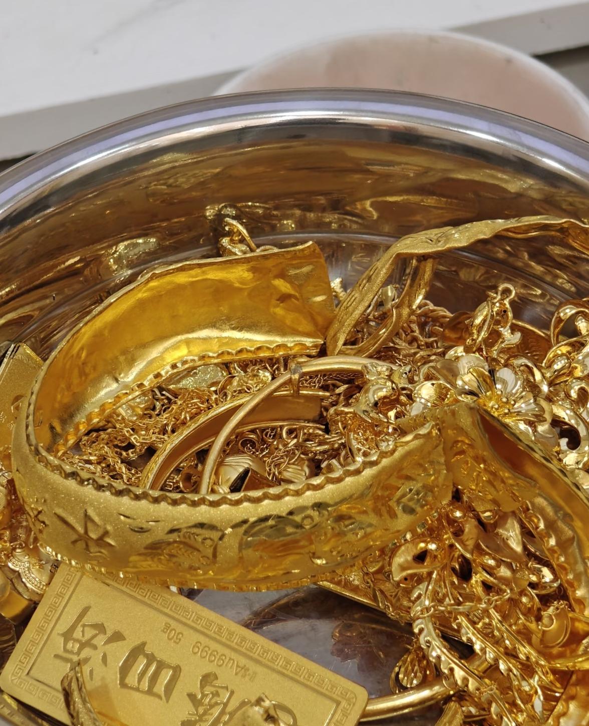 闺蜜大哥，出手一斤多黄金，700000w到手，你猜破头，也猜不到怎么来的我有个