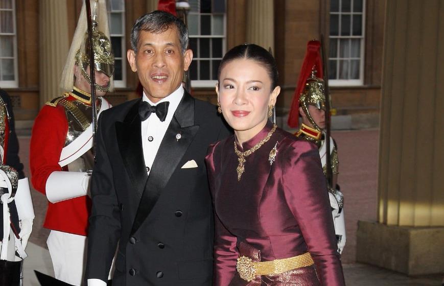 同是情人上位，西拉米当了9年太子妃被离婚，苏提达却能稳坐后位泰国王室的事儿，总