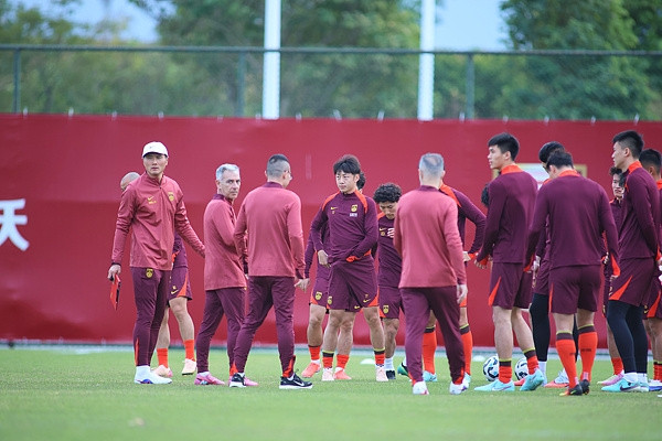北青: 国足计划安排3场热身赛 国脚们一天两练感到训练强度较大